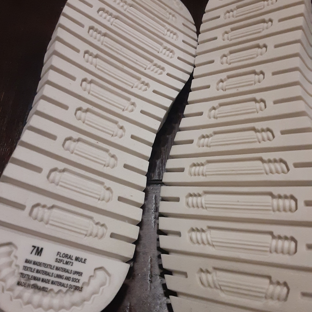 Shoes - Picture 2 of 5